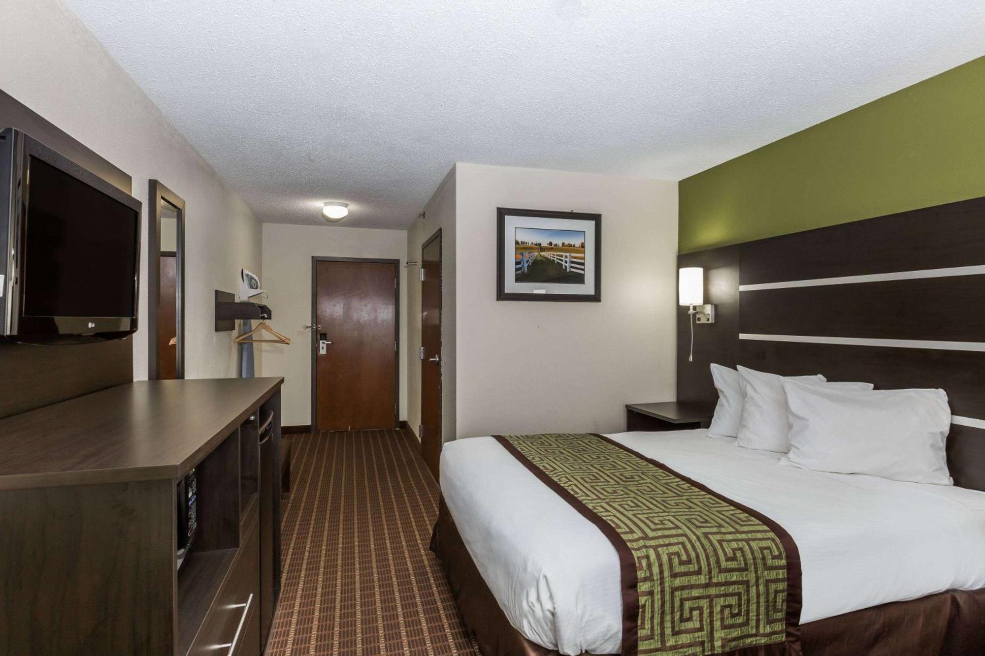 Baymont By Wyndham Louisville South I 65 Brooks Exteriör bild