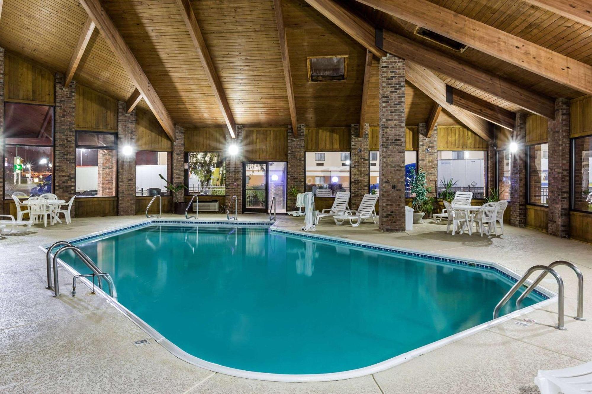 Baymont By Wyndham Louisville South I 65 Brooks Exteriör bild
