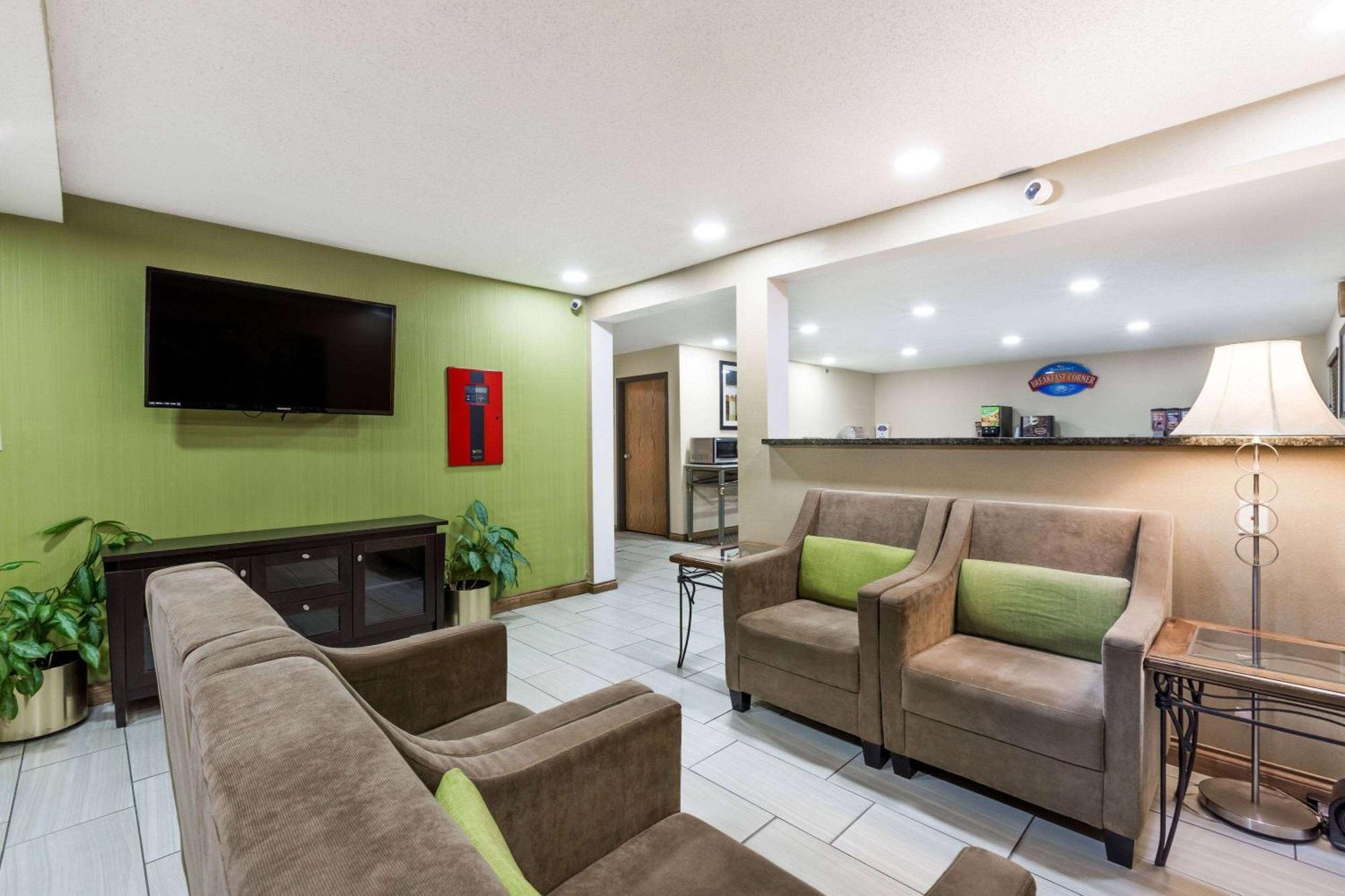 Baymont By Wyndham Louisville South I 65 Brooks Exteriör bild